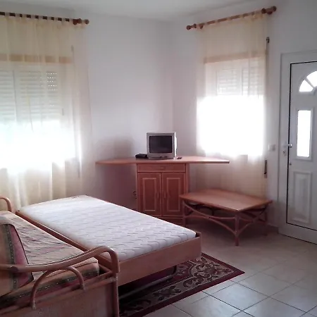 Remarkable 1-bed In Olhos De Agua البوفيرا