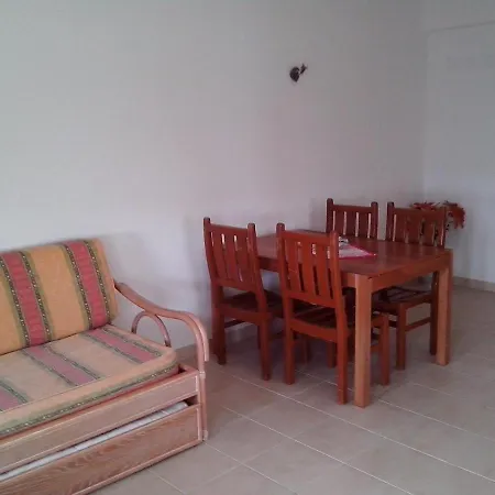 Appartement Remarkable 1-bed In Olhos De Agua *
